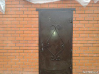 Дверь гаражная металлическая с кованым узором