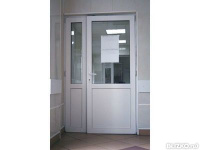 Пластиковая входная дверь с ригель защелкой для коридора, цвет Белый