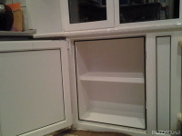 Отделка холодильника под окном