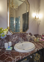 Столешница для ванной с фартуком мрамор Россо Леванте