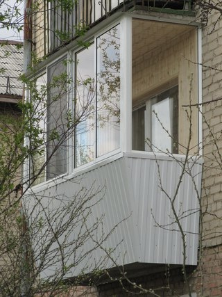 Остекление Г-образного балкона 3,2х1,6х0,8 алюм. Provedal  под ключ