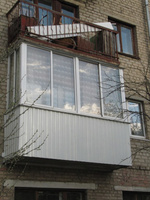 Остекление П-образного балкона 3,2х1,6х0,8 м Provedal с выносом под ключ