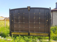 Ворота металлические распашные с цветочным узором