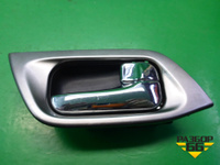 Ручка внутренняя двери передней правой Nissan Bluebird Sylphy с 2000-2005г