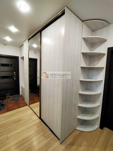 Комбинированный шкаф в прихожей с угловым пеналом 3,65х2,6х0,61 м